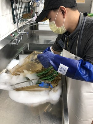 深夜的職人堅持，打烊班團隊以 3 小時深度拆解清消 。