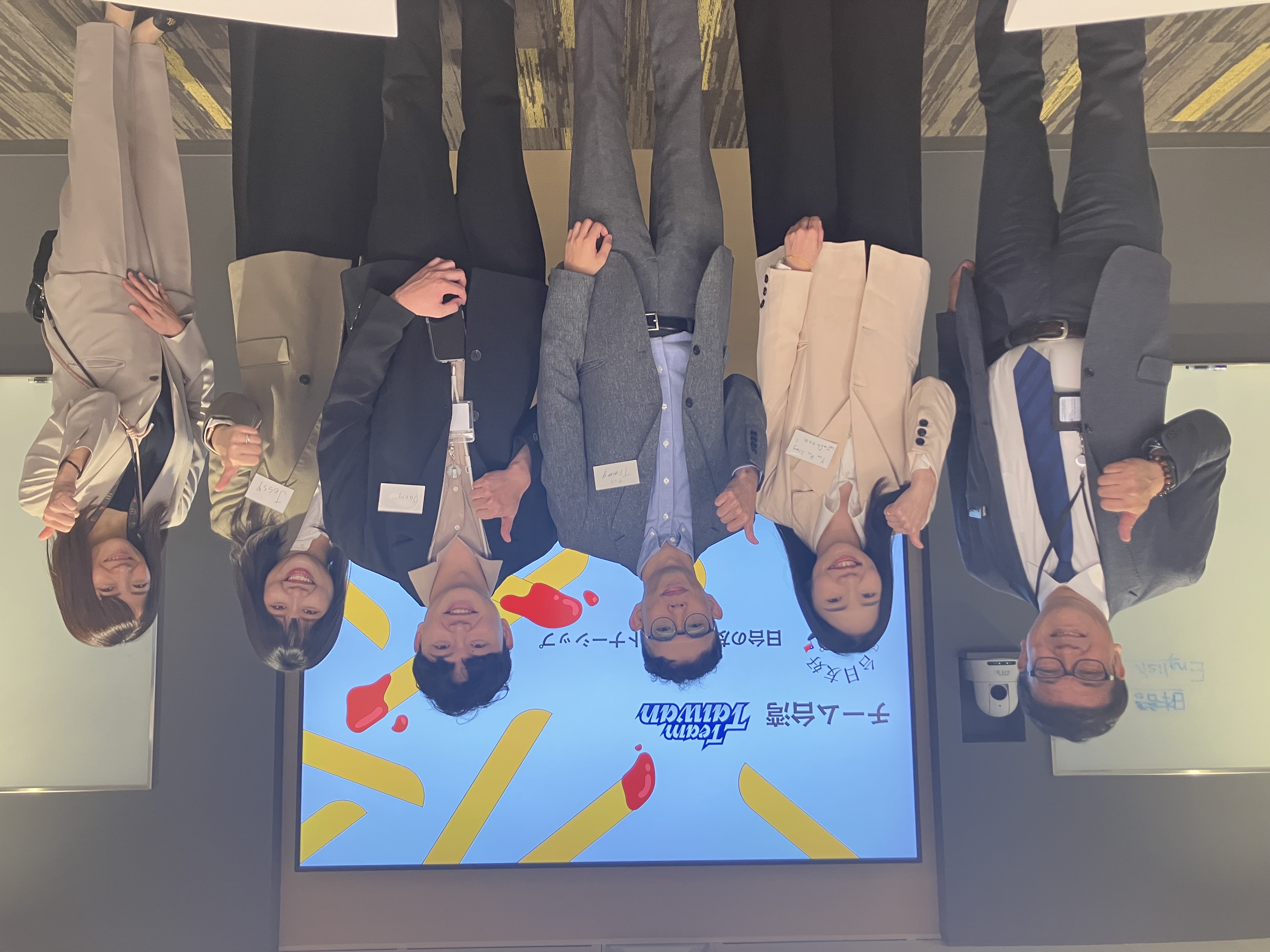 四位麥胞抵達日本後，拜訪日本麥當勞總公司。（左二起：梁昀茹、何柏融、莊士漢、鄭文媛）